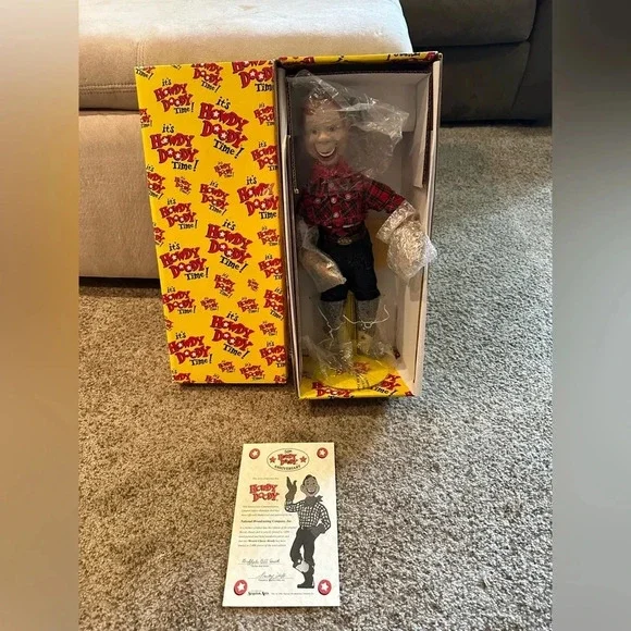 New Howdy Doody Limited Edition 50th
Anniversary 17" Doll 1998 Stanton Arts Mib - Picture 1 of 5
